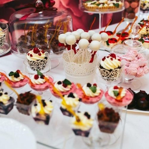 קינוחים טעימים במגוון צבעים