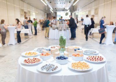 מגשי אירוח לחברה