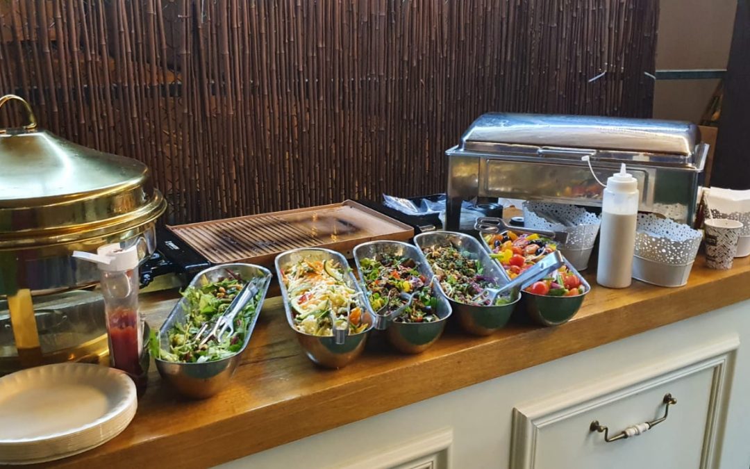 דוכני מזון של סלטים של קייטרינג לבר מצווה